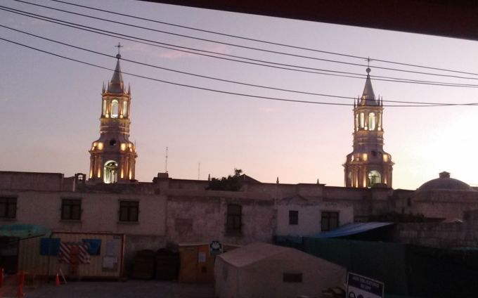 Catedral da Plaza de Armas vista de longe