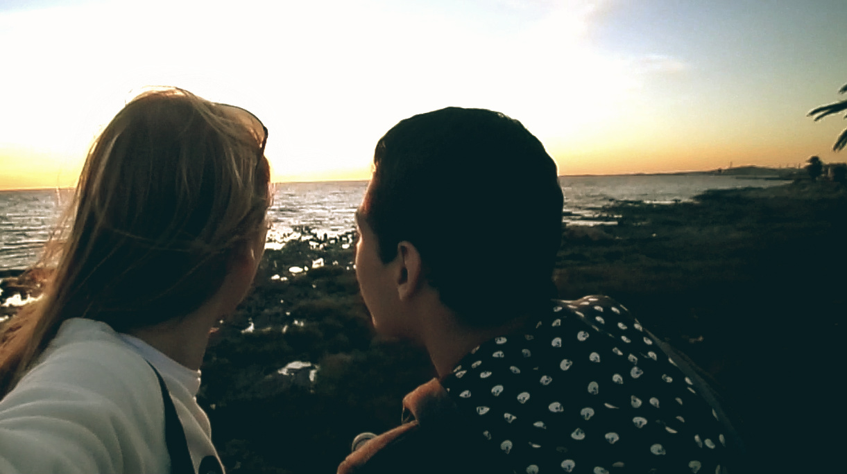 uma lindeza olhando outra