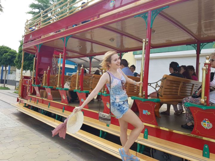 onde se hospedar e o que fazer além de praia em aruba trenzinho centro oranjestad.jpg