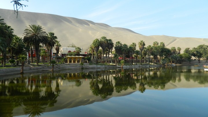 Oásis de Huacachina, um dos muitos lugares lindos do Peru para conhecer.jpg